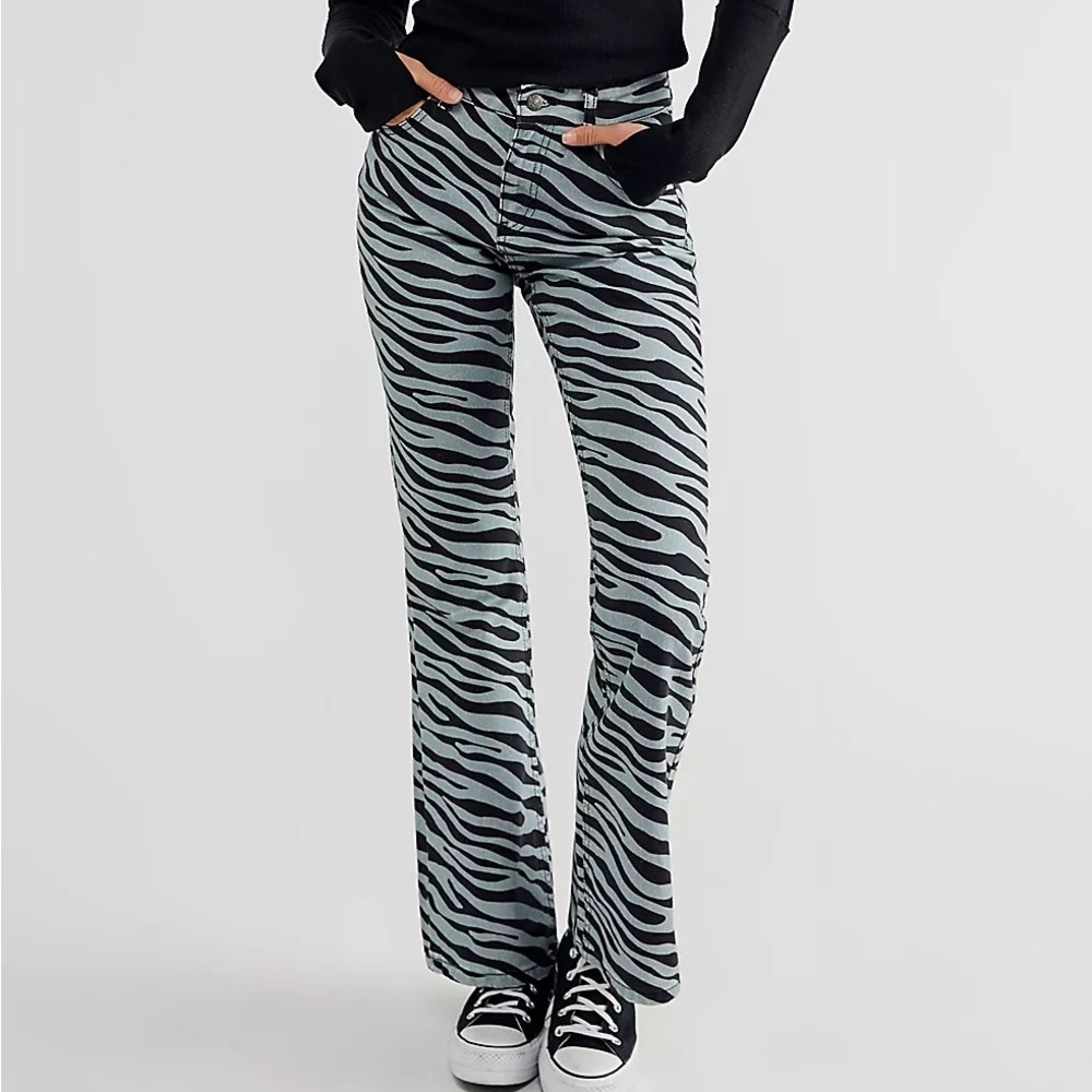 🆕 Free People Milk It Wild Zebra Print Flare Jeans
